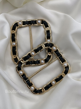 Пряжка золотистая с жемчугом и цепью с переплетением из черной кожи (скидка)