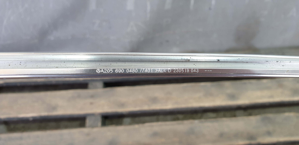 Молдинг двери задней правой Mercedes C (W205) 14-23 Б/У Оригинал A2056900480