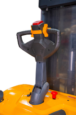 Штабелер самоходный 1,5 т 4,5 м XILIN CDDK15-III 24/200 В/Ач (с платформой)