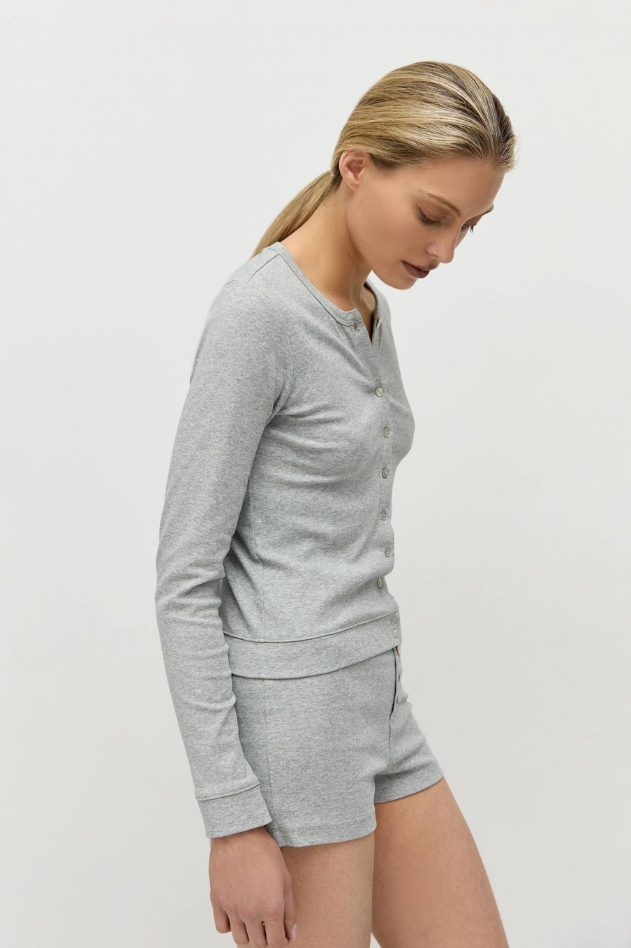 Лонгслив на пуговицах