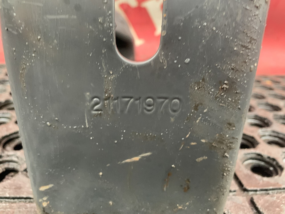 Кронштейн замка кабины левый 2017г