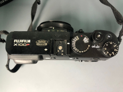 Fujifilm X100F, 64105 кадров пробега.