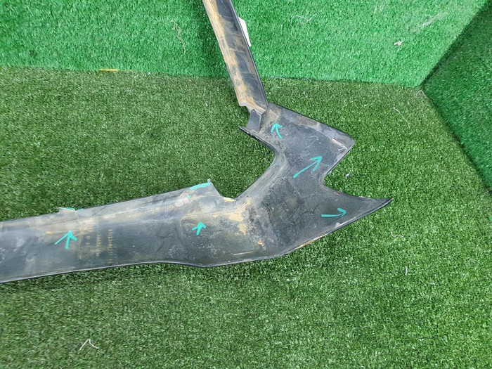 Молдинг решетки радиатора Lexus LX 3 (2015-2023)