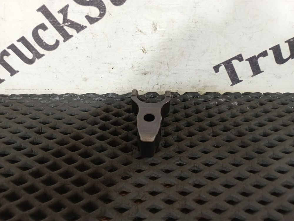 Кронштейн форсунки топливной