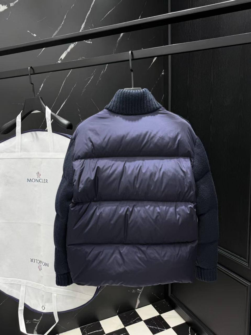 Пуховик Moncler