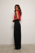 Боди с глубоким вырезом красное