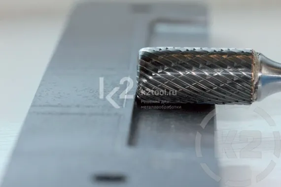 Борфреза твердосплавная Karnasch форма A+ (цилиндр с угловым радиусом), 3х14х3х38 мм, универсальная насечка HP-3, покрытие Blue-Tec, арт. 11.6010-005