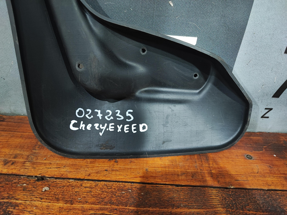 Брызговик задний правый Cheryexeed TXL 20-нв Б/У Оригинал 2460000202