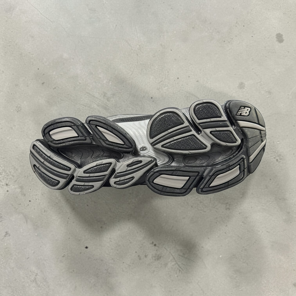 New Balance 2000 • Black Gray