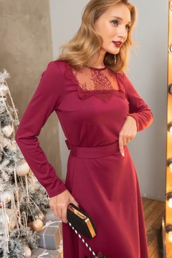 Платье бордовое с кружевом из вискозы