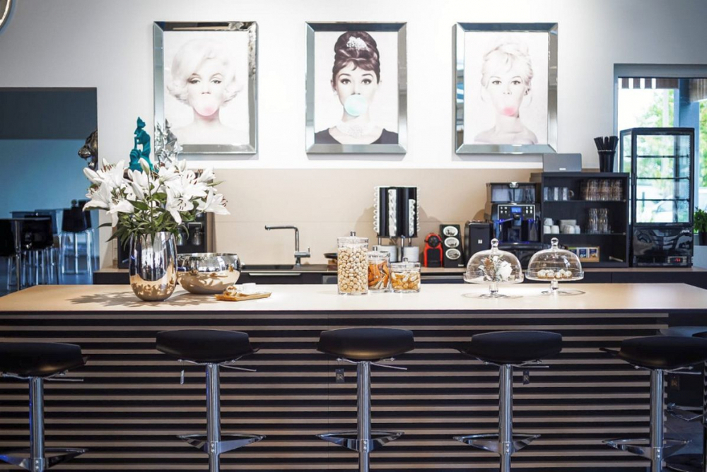 Табурет пластиковый барный Papatya X-Treme B Pro, полированный, хромированный, черный