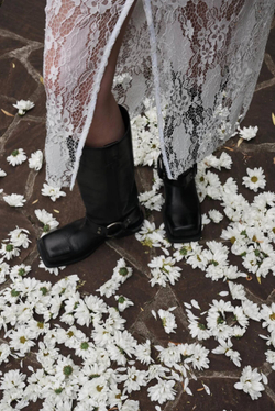 Юбка из кружева с разрезом