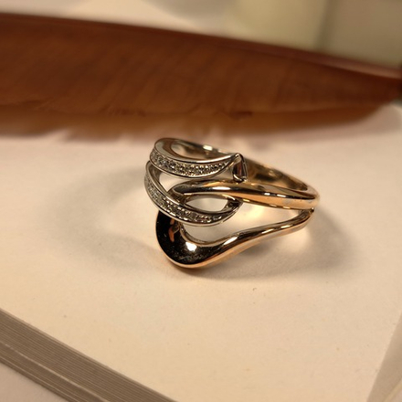 Комбинированное золото с бриллиантами.