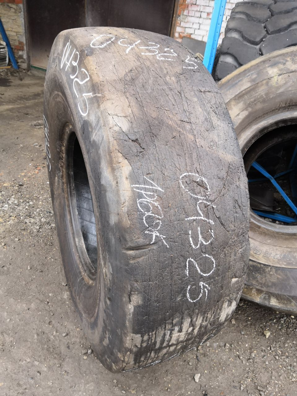 17.5R25  Наварка шина б/у