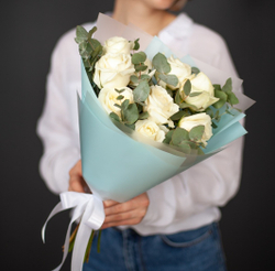 белые розы заказать онлайн в москве