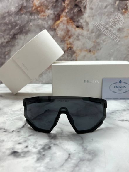 Солнечные очки Prada