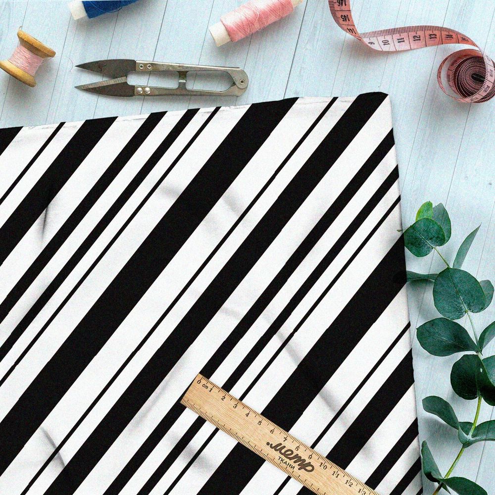 Ткань мембрана принт с чёрными полосками на белом фоне