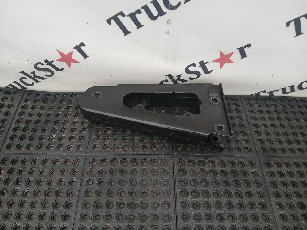 Кронштейн кабины левый 2019г