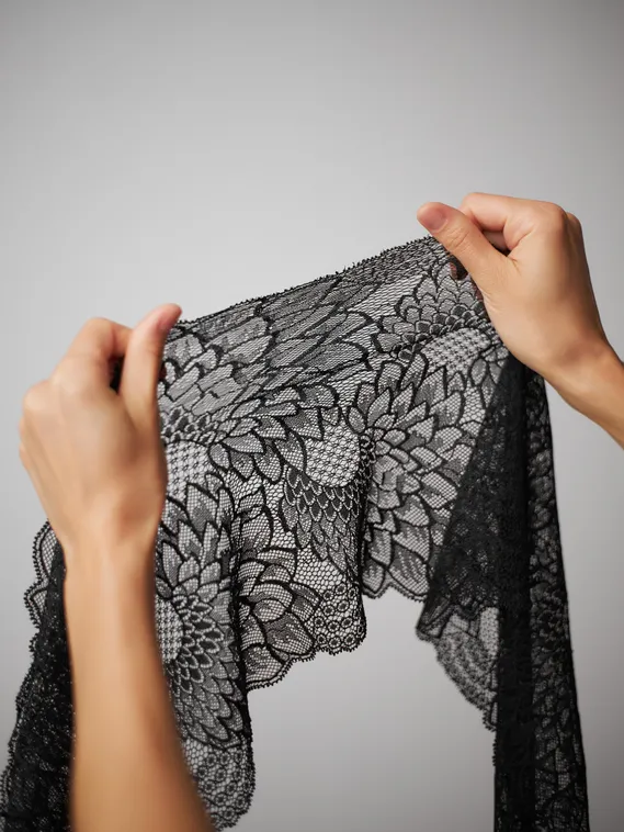 2164 Кружево эластичное 22 см, Италия, райская птичка, черный