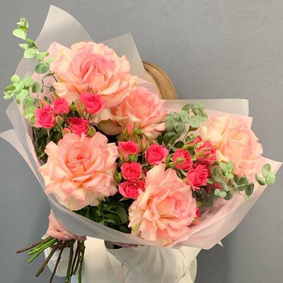 Букет-duo "Эммануэль" (французская Роза, кустовая Роза, Эвкалипт)