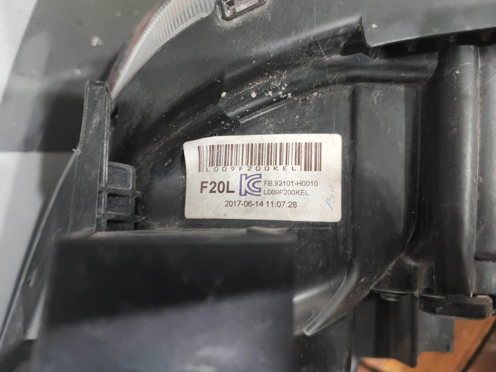 Фара левая галоген Kia Rio 4 (FB) 17-20 Б/У Оригинал 92101H0000