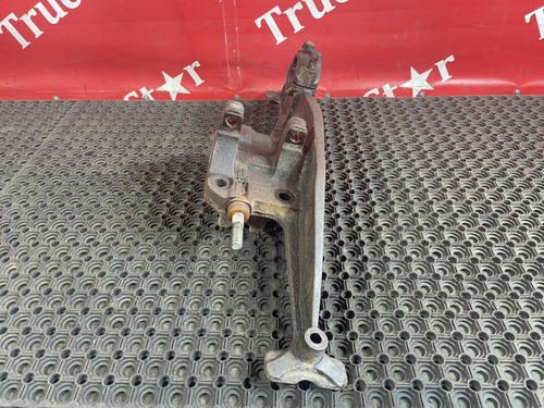 Кронштейн пневморессоры левый