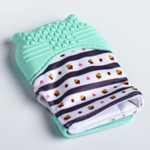 4513789 Прорезыватель рукавичка «Енотик», на липучке, цвет МИКС