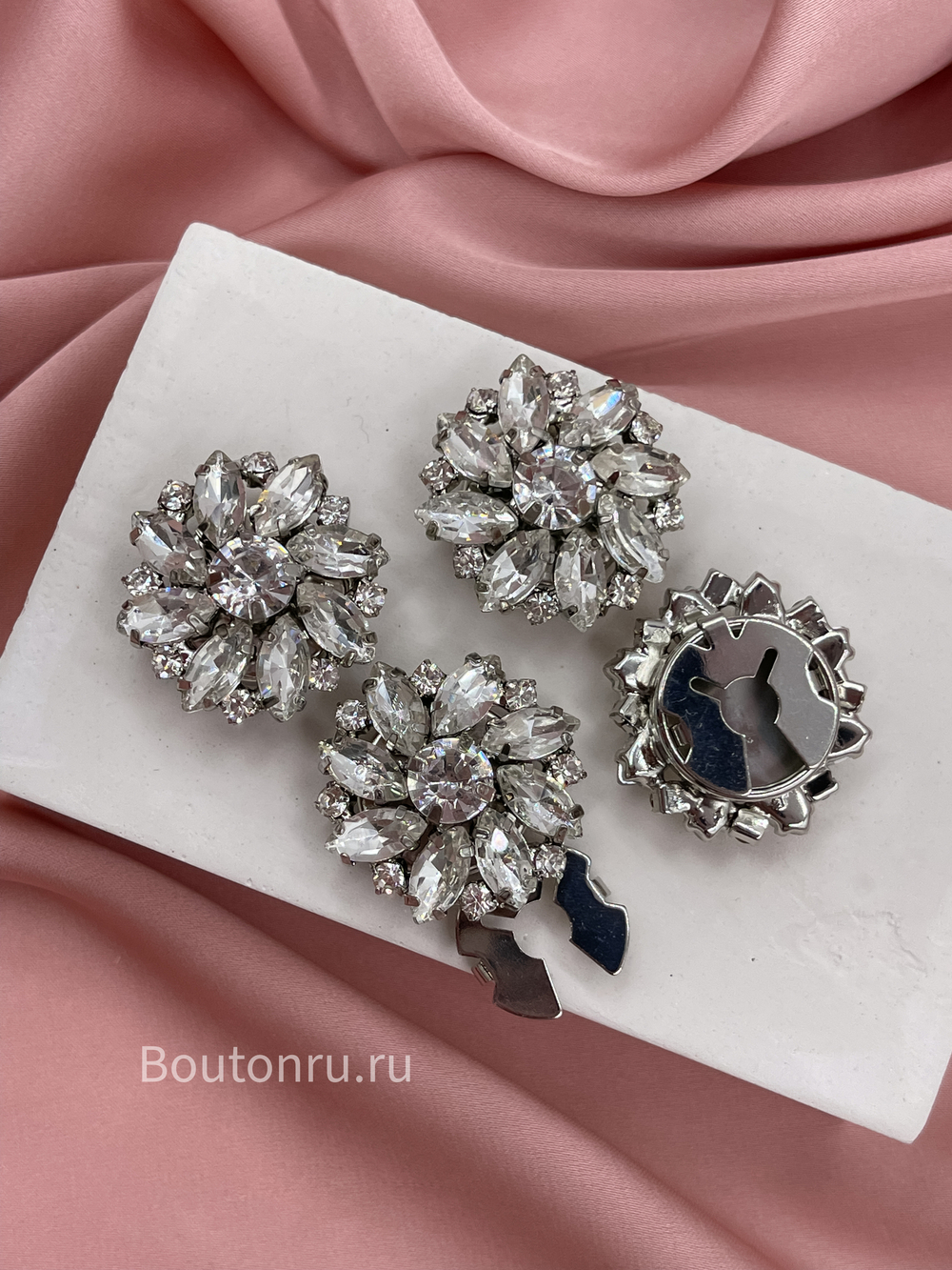 Накладка на пуговицу серебряная в форме цветка