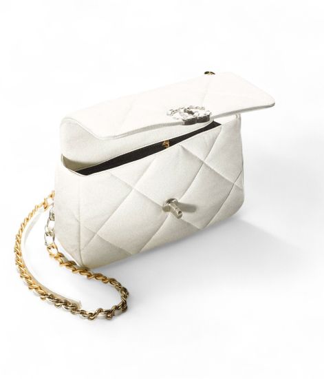 Сумка Chanel 19