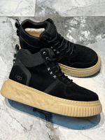 UGG