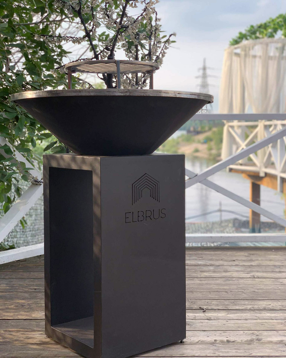 Дровяной гриль-очаг Эльбрус