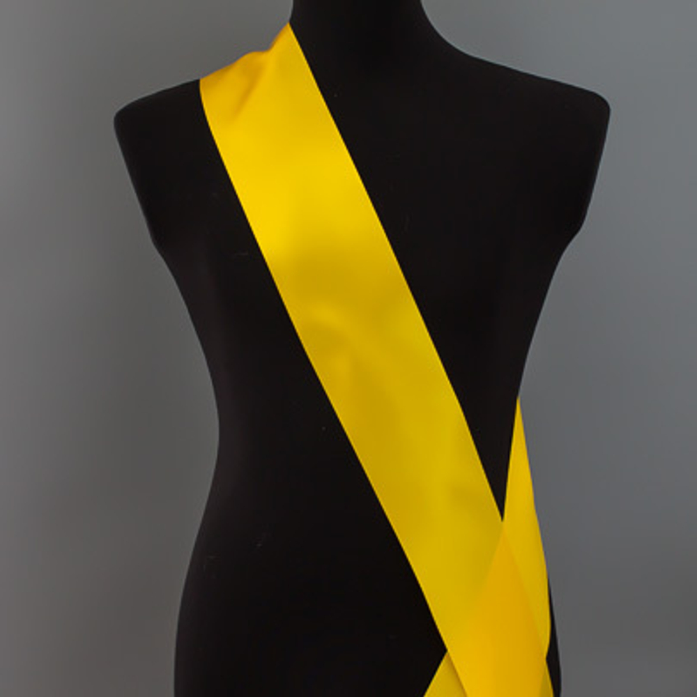 Лента наградная для конкурса красоты С НАНЕСЕНИЕМ. Цвет ленты ЖЁЛТЫЙ. Крепление булавка.