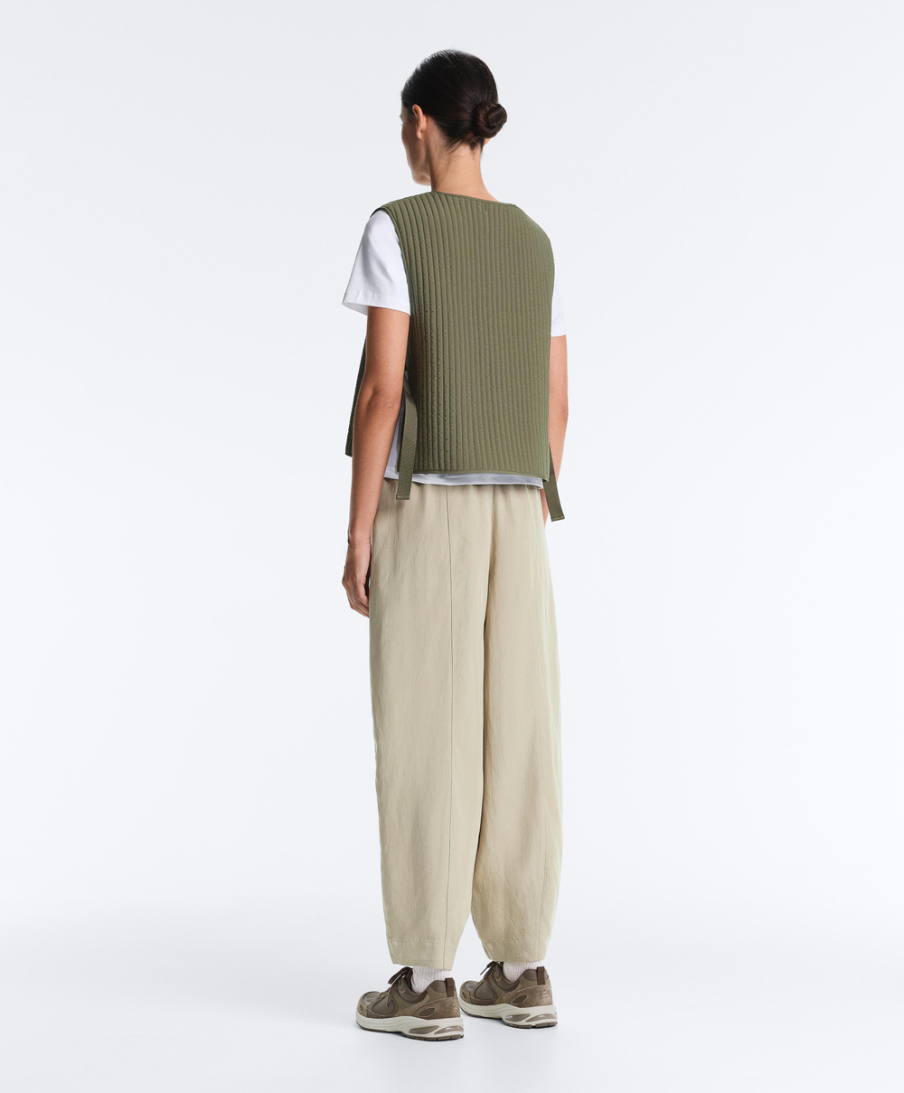 OYSHO Тонкий стеганый нейлоновый жилет, хаки