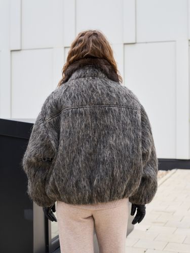 Укороченный шерстяной пуховик с мехом лисы