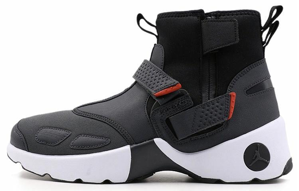 Кроссовки Jordan Trunner Lx High