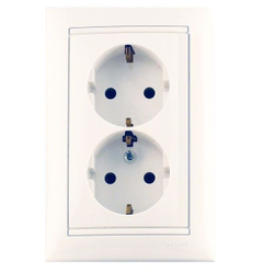 4370/4400 Розетка 2 поста с заземлением 1 шт белая