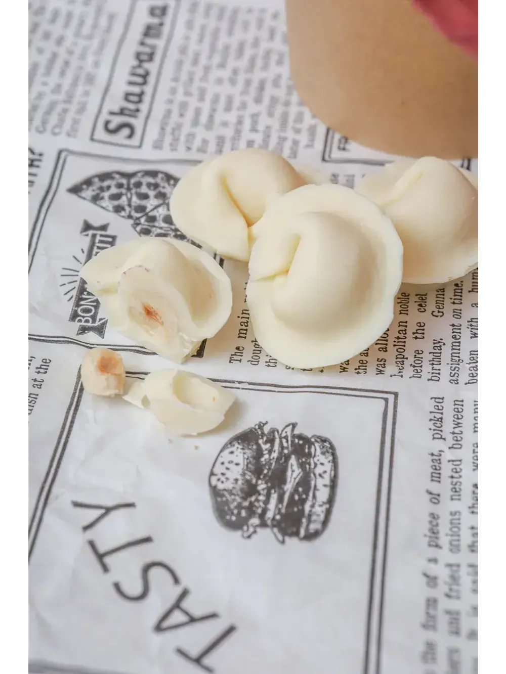 Шоколадные пельмени с фундуком внутри