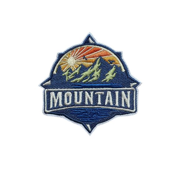 Нашивка термоаппликация на одежду и  на рюкзак. Горы. Путешествия