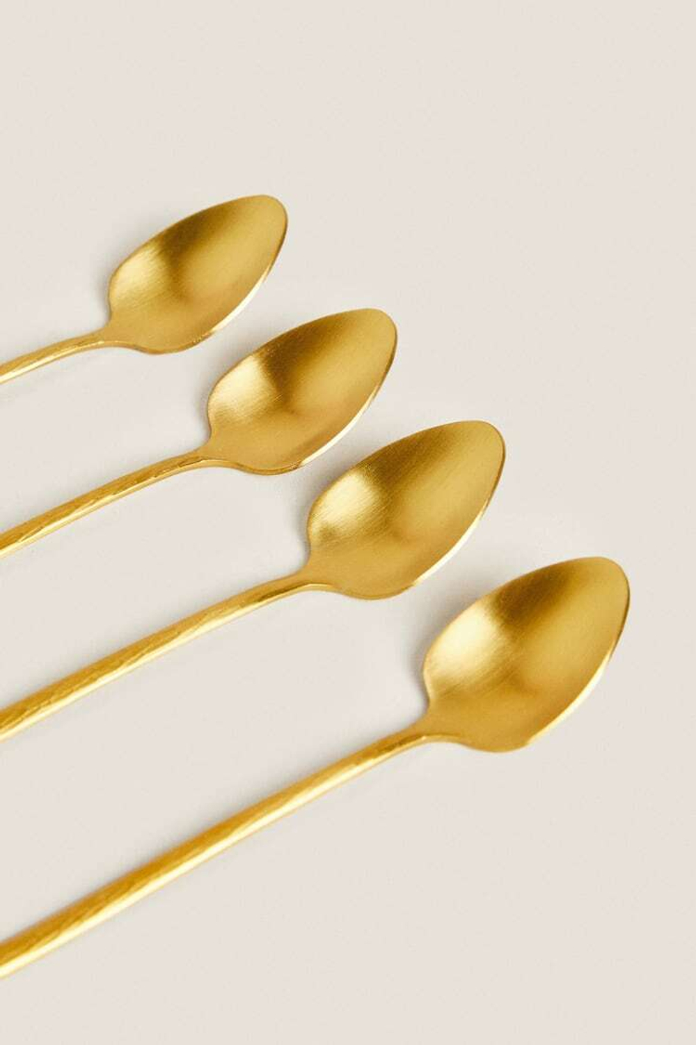 ZARA HOME НАБОР ДЕСЕРТНЫХ ЛОЖЕК С РЕЛЬЕФНОЙ РУЧКОЙ, ЗОЛОТОЙ