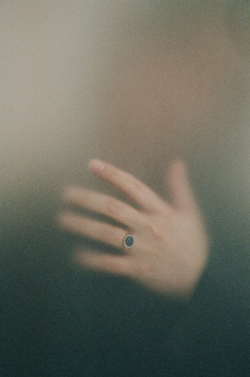 SUMEI SERENE SIGNET RING