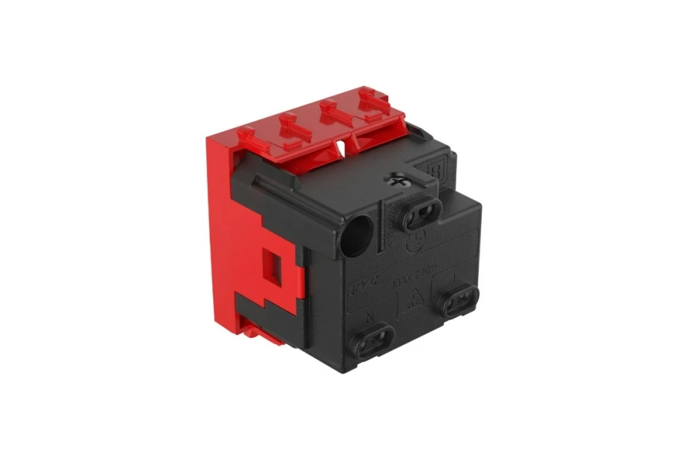 Розетка DKC 1-местная, 2 модуля Avanti "Красный квадрат" 16А IP20 2P+E, защитные шторки, красная 4401002