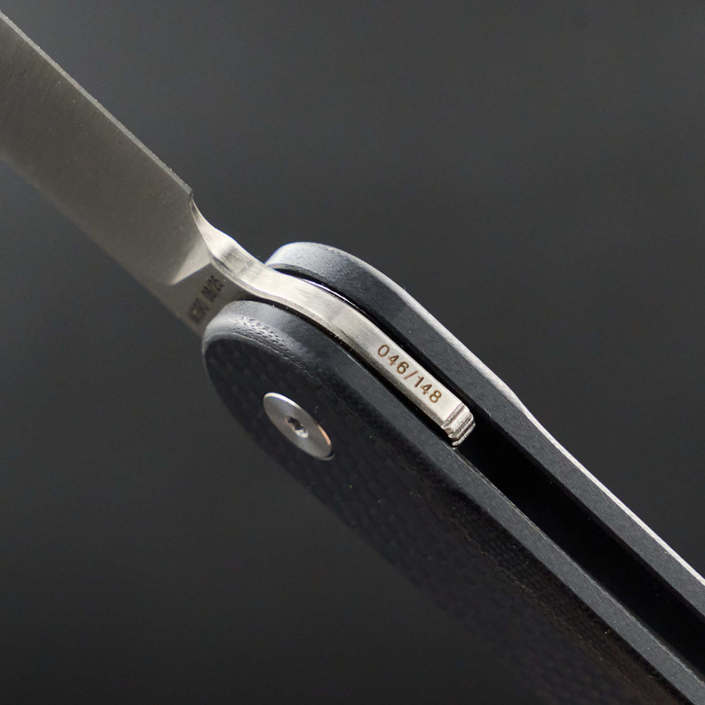 Navaja Compact Black CF