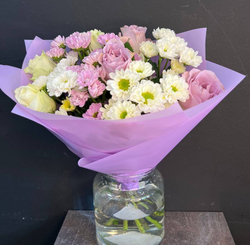Букет из микса хризантем и роз