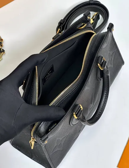 Сумка-тоут LOUIS VUITTON On The Go East West со съемным ремнем-цепочкой с плетёной отделкой из кожи