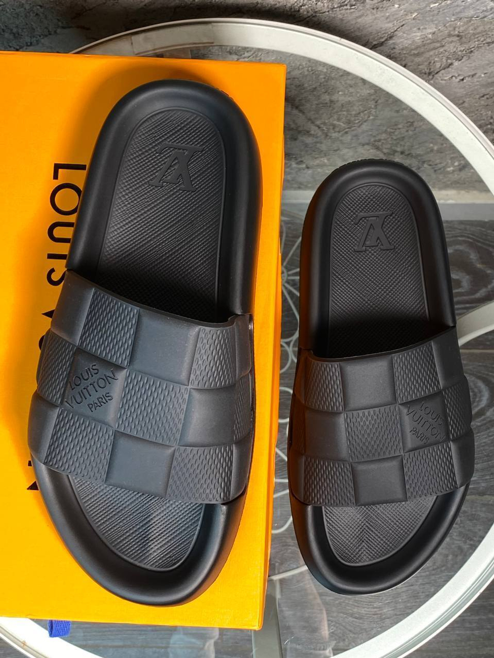 Шлепанцы Louis Vuitton