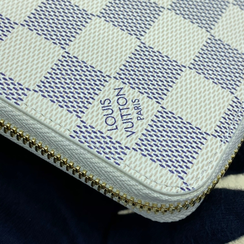 Louis Vuitton Zippy Wallet