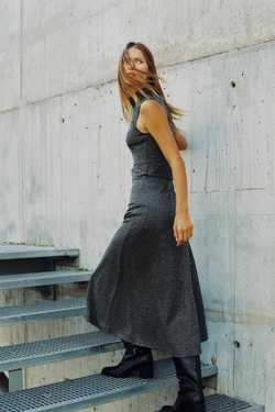 ZARA ПЛАТЬЕ ИЗ САРЖИ С ПОЯСОМ, ТЕМНО-СЕРЫЙ