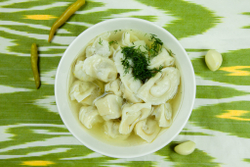 Пельмени с говядиной в бульоне