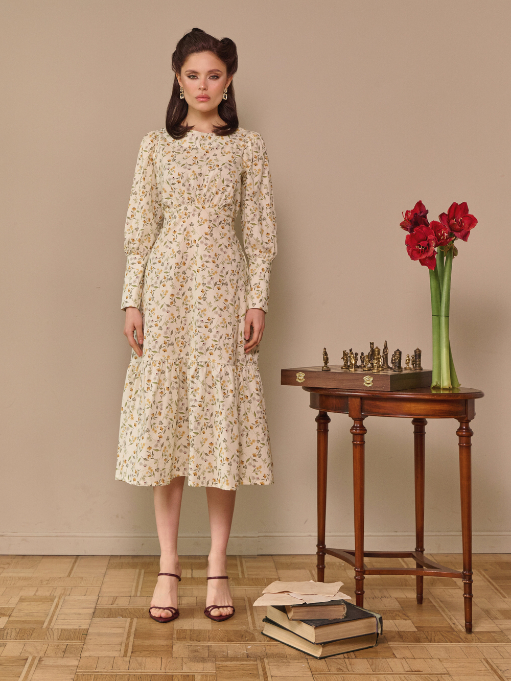 Платье с широкими манжетами