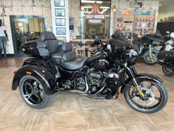 CVO TRI GLIDE 2021 Charred Crimson